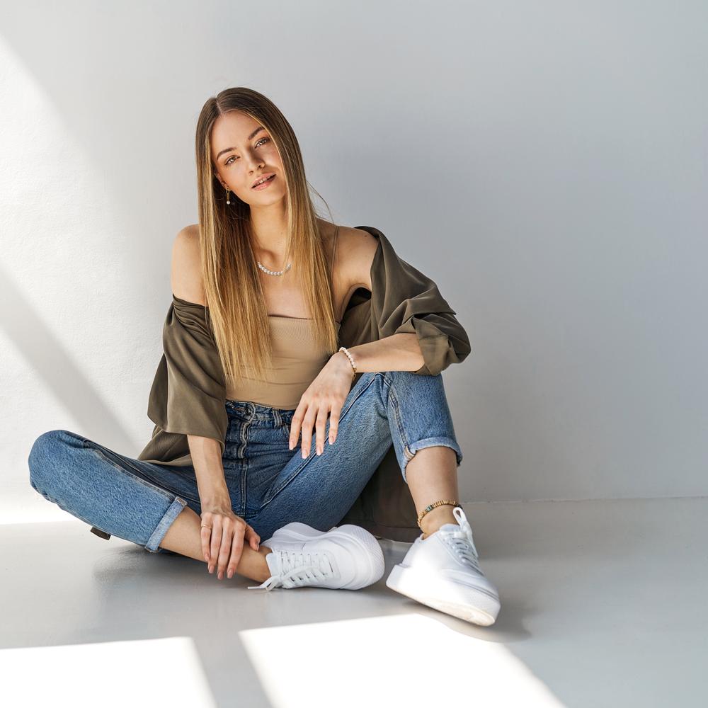 Armbånd Rustfrit stål gul IP belagt Skinnende perler hvid, 15 Perler, 6 mm