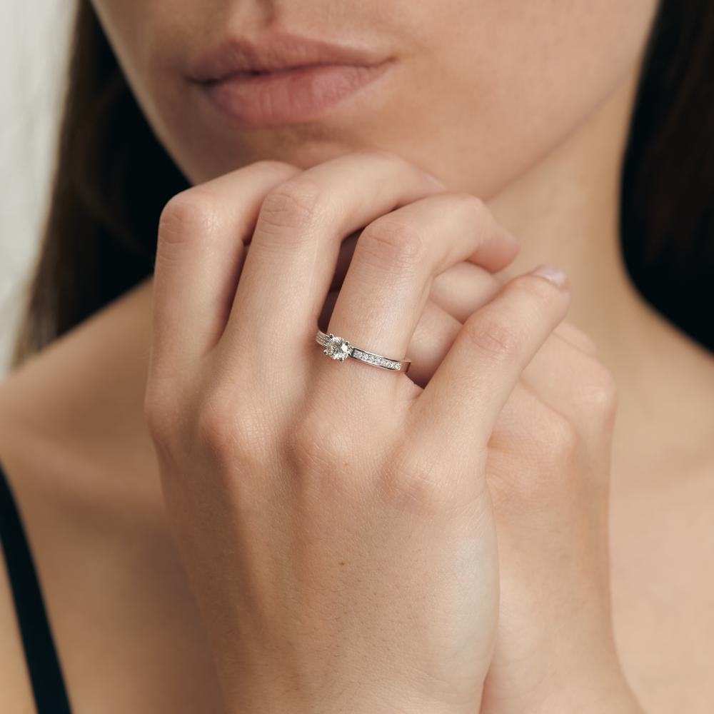 Solitaire ring 750/18K hvidguld Diamant hvid , 0.08 ct, 16 Sten , [Brillant], w-si, Diamant hvid , 0.32 ct, [Brillant], w-si