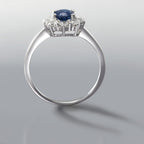 Ringe 750/18K hvidguld Safir blå , 0.88 ct, Diamant 0.555 ct, 10 Sten , w-si