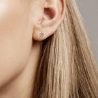 605687_b